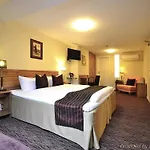 Hotel Comfort Tom Kyle