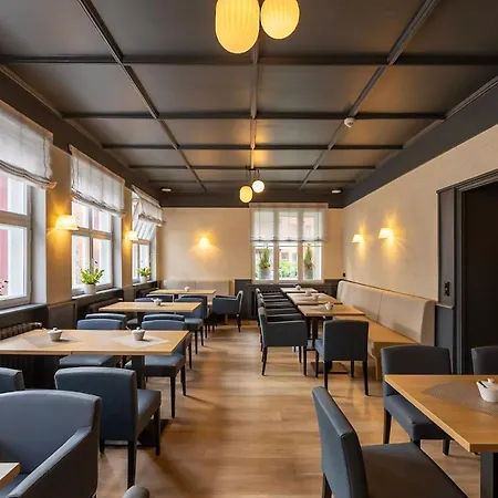 Hotel Comfort Tom Kyle Kiel