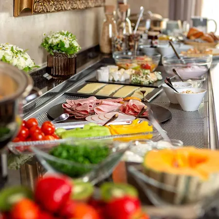 Comfort Tom Kyle Kiel