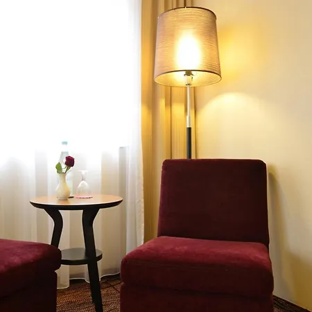 Comfort Tom Kyle Kiel