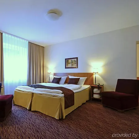 Comfort Tom Kyle Kiel