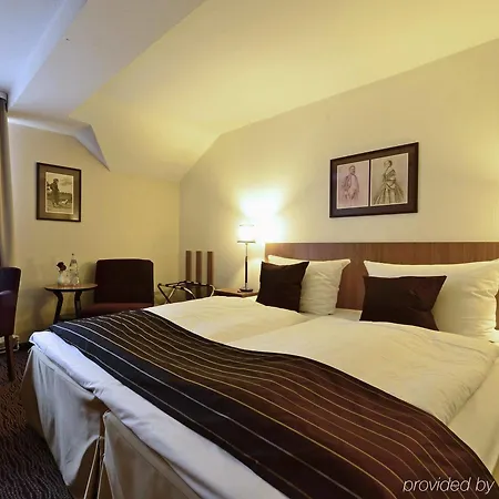 Hotel Comfort Tom Kyle Kiel