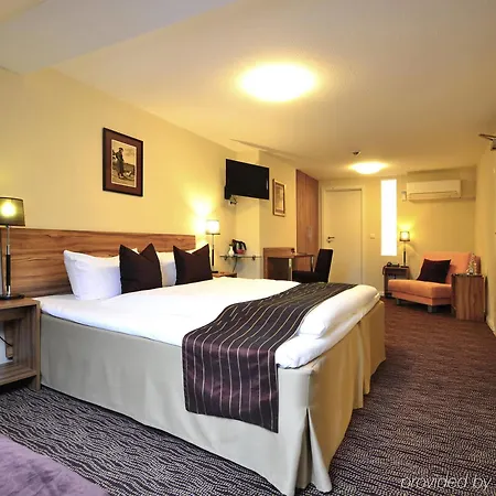 Hotel Comfort Tom Kyle