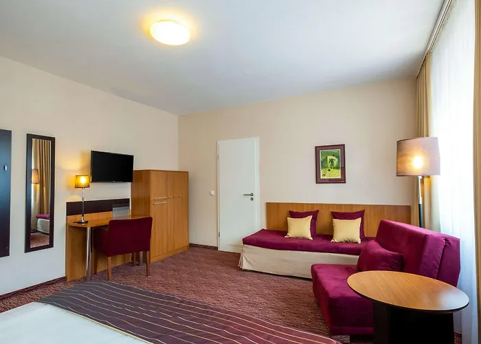 Hotel Comfort Tom Kyle 3*