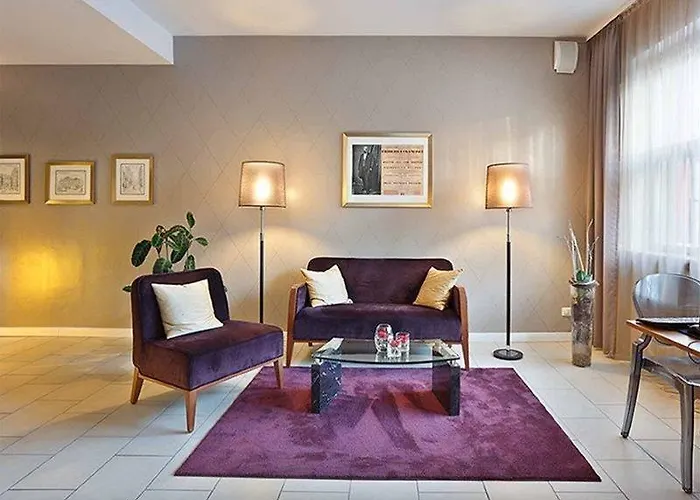 Hotel Comfort Tom Kyle Kiel