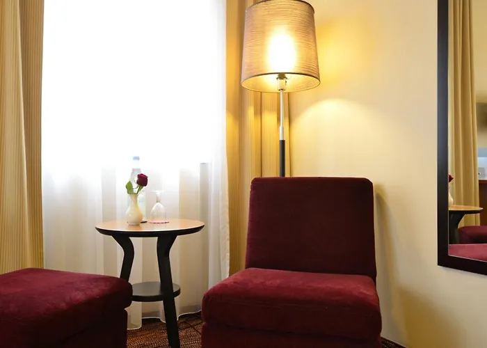 Comfort Tom Kyle Kiel