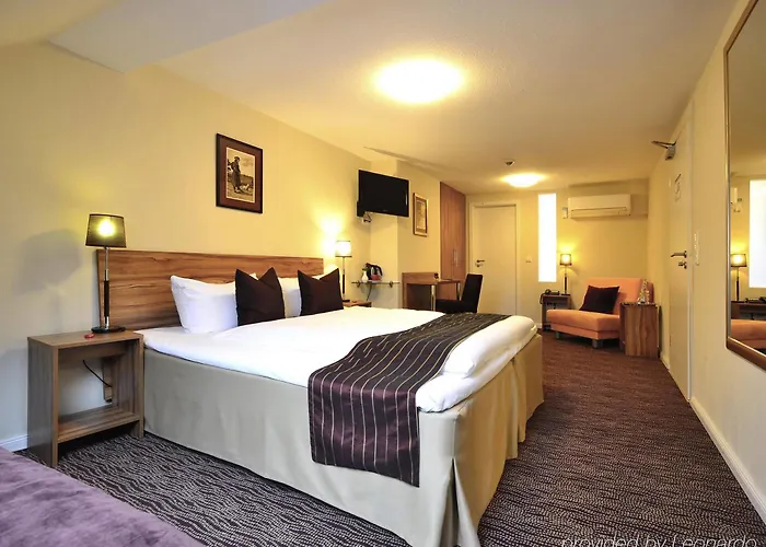 Hotel Comfort Tom Kyle